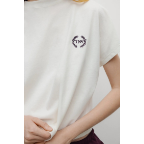 The New Society Mochi T-shirt winetasting emb