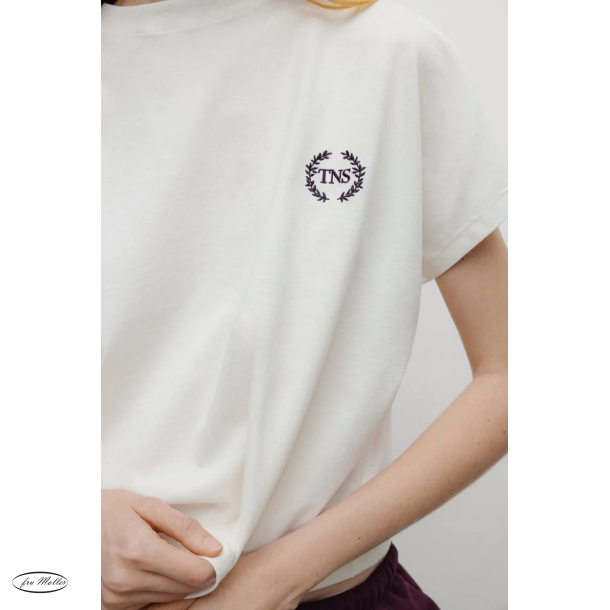 The New Society Mochi T-shirt winetasting emb