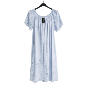 Lisbeth Merrild kjole bl� hul m�nster